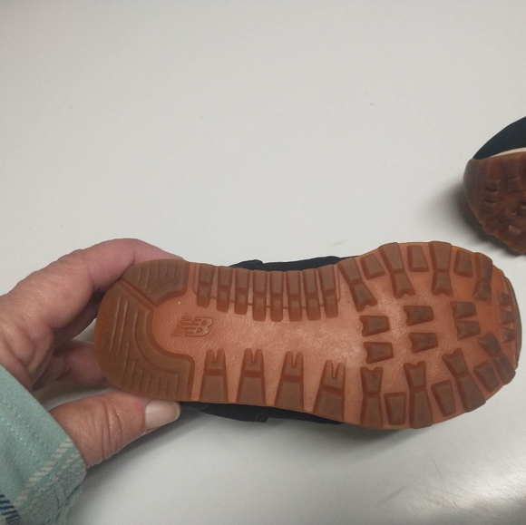 Black New Balance 574 sneakerssize 7 toddler lace up - Picture 6 of 7